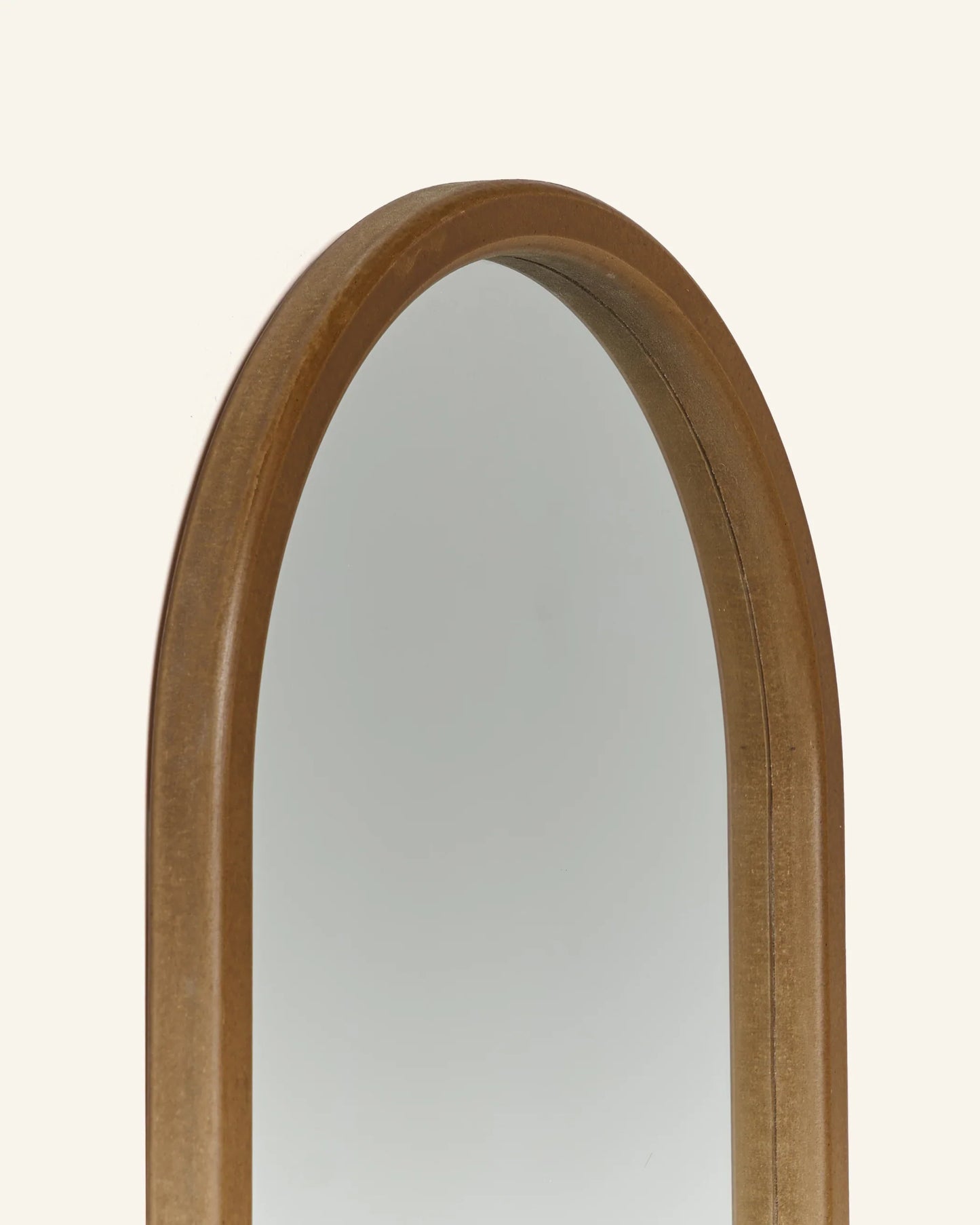 Caia Mirror